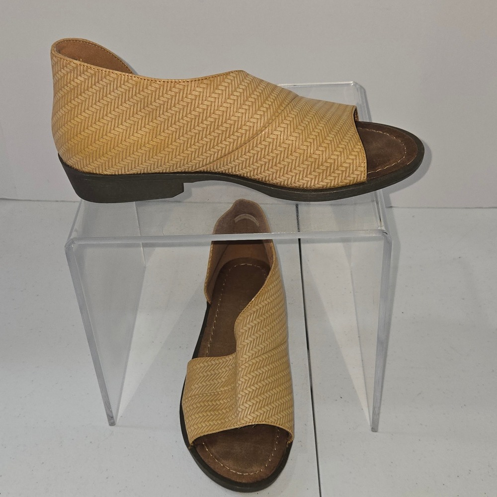 Sophia Taylor Darla Tan Woven Open Toe Flat Sandals Shoes 6.5M 149364